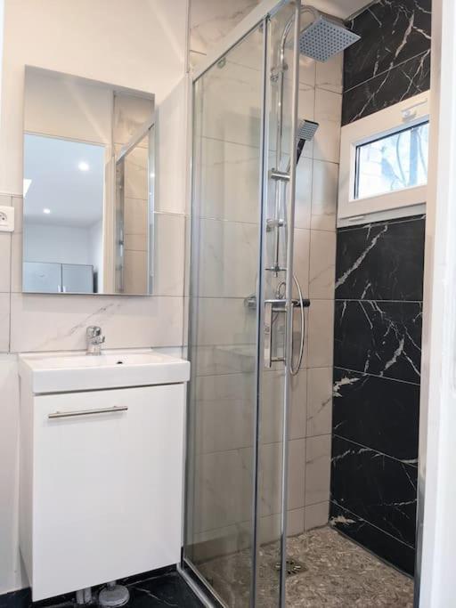 Grande Maison Renovee A 7 Min Du Metro Romainville Kültér fotó